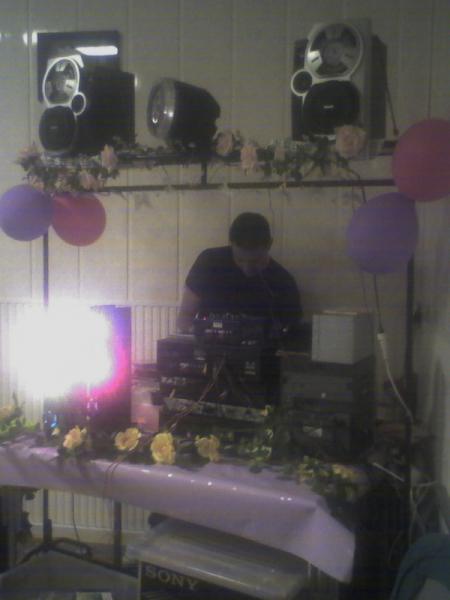 est dj fais peter la musique