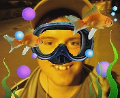 voila le pecheur sous l'eau